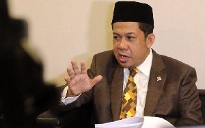 Fahri Hamzah: Perlu Diatur Regulasi Untuk Lembaga Survey.